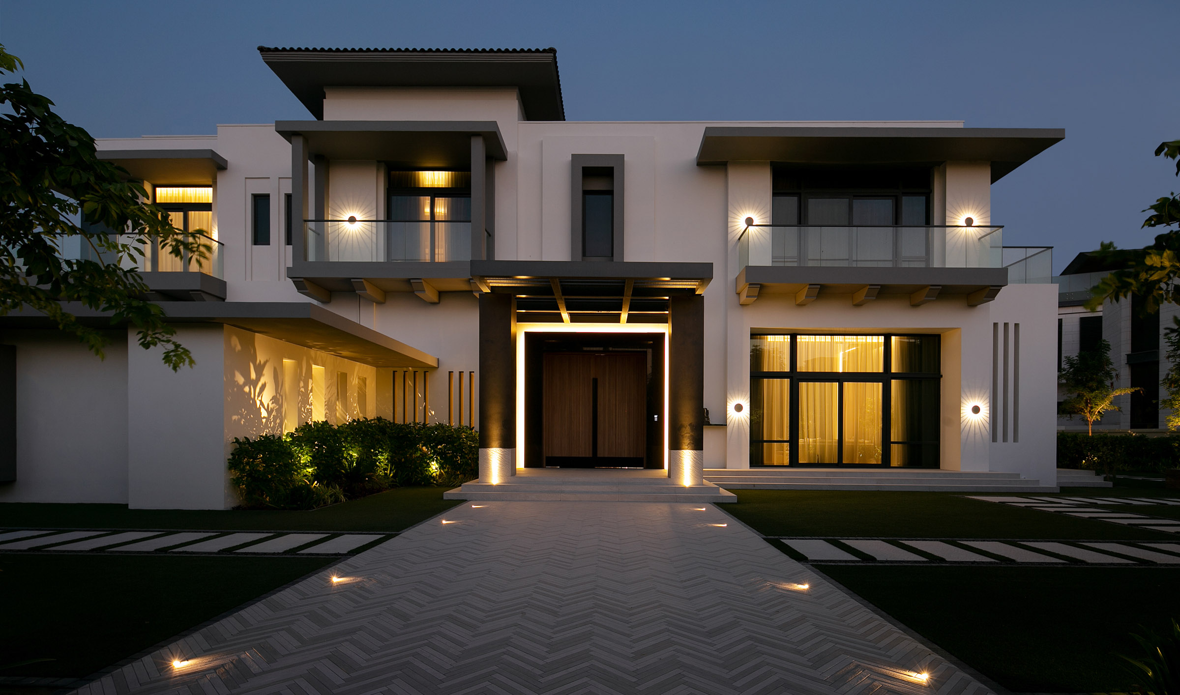 CONTEMPORARY VILLA FACADE image