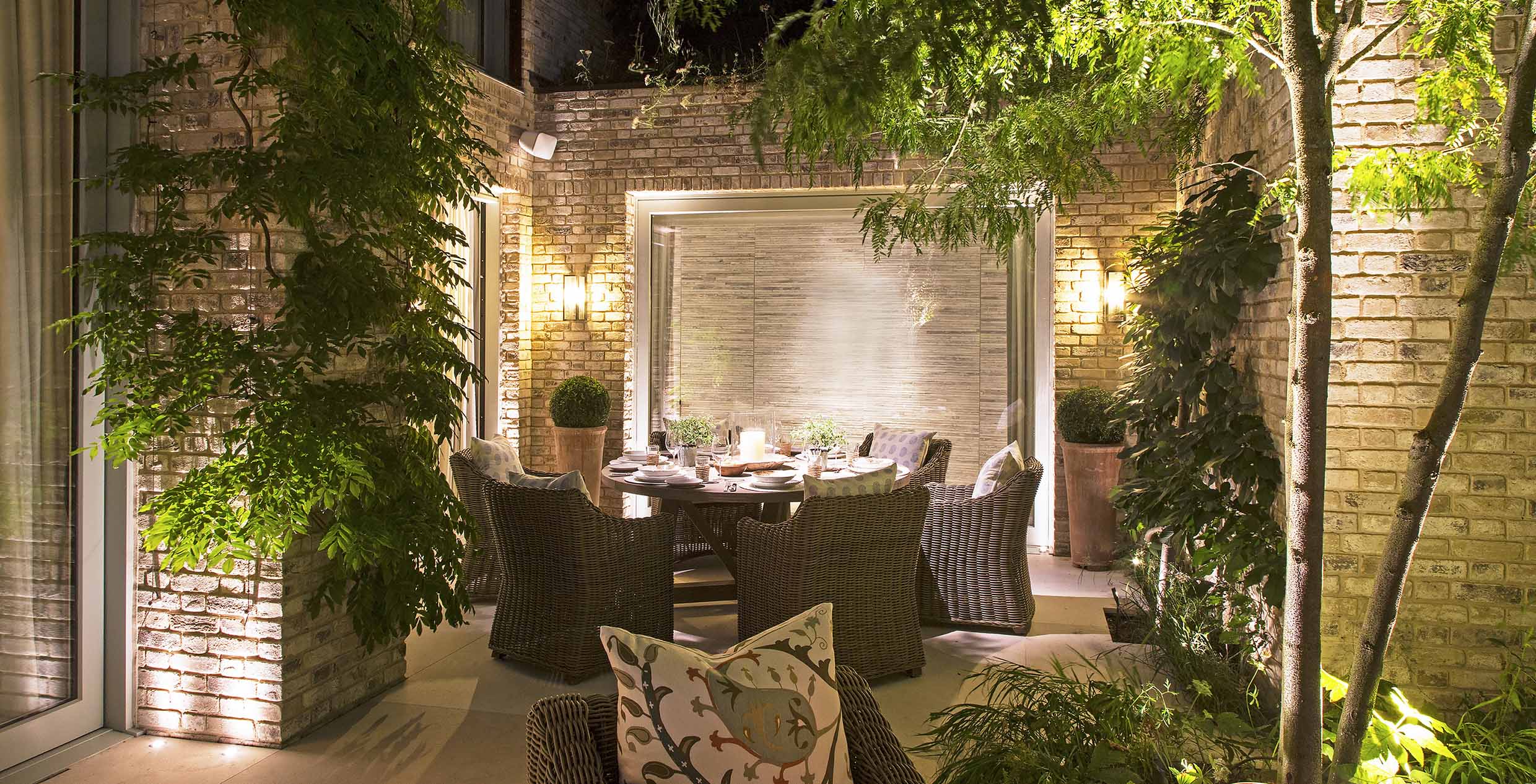 INVITING ALFRESCO DINING image