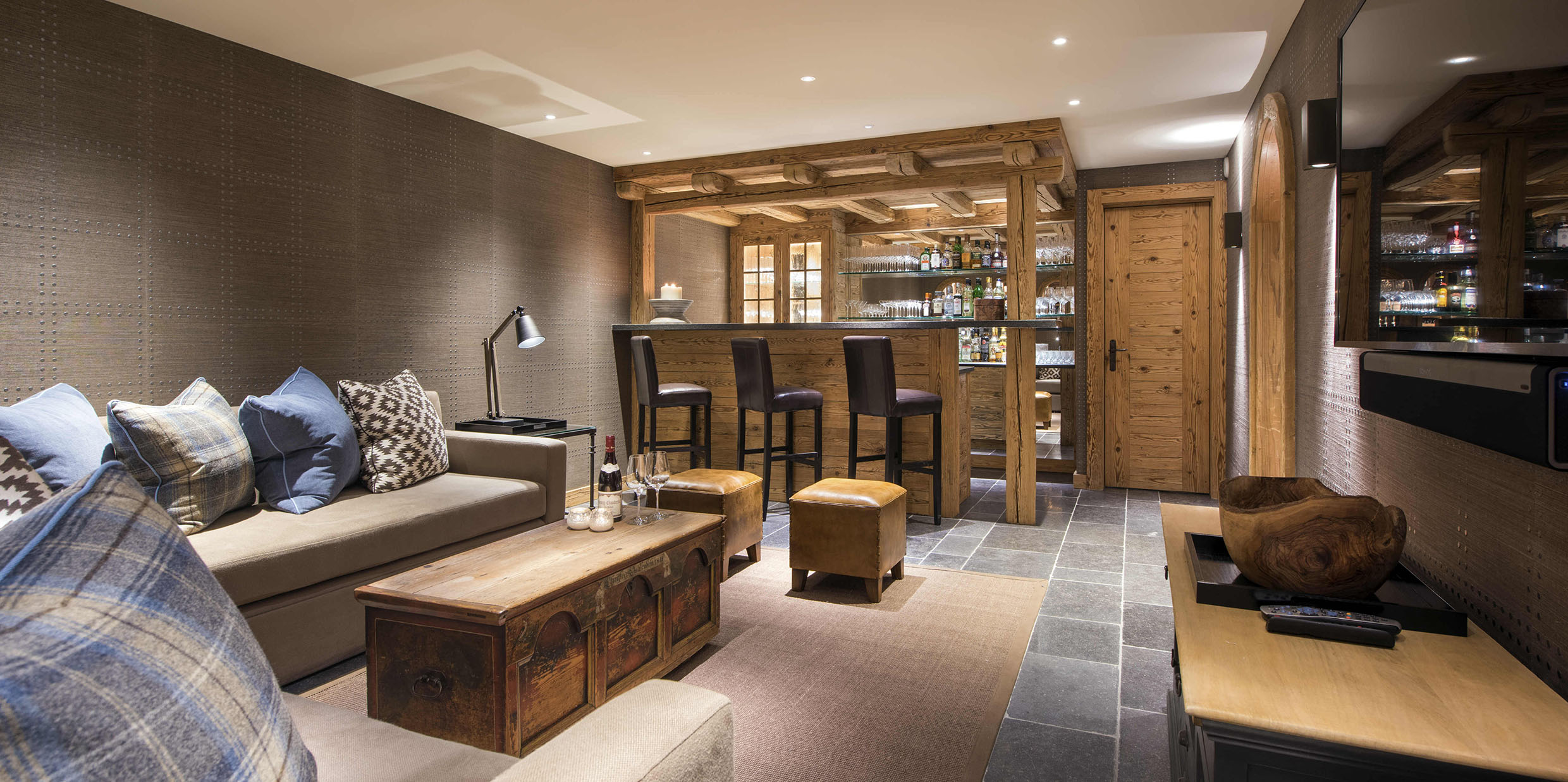 COMFY CHALET LIVING ROOM image
