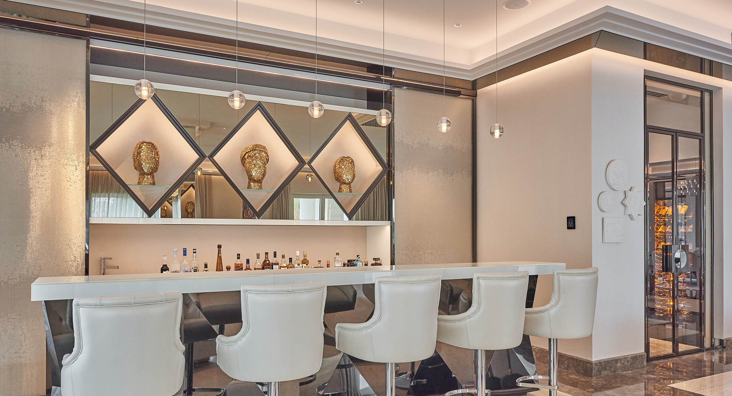 LUXURY BAR image