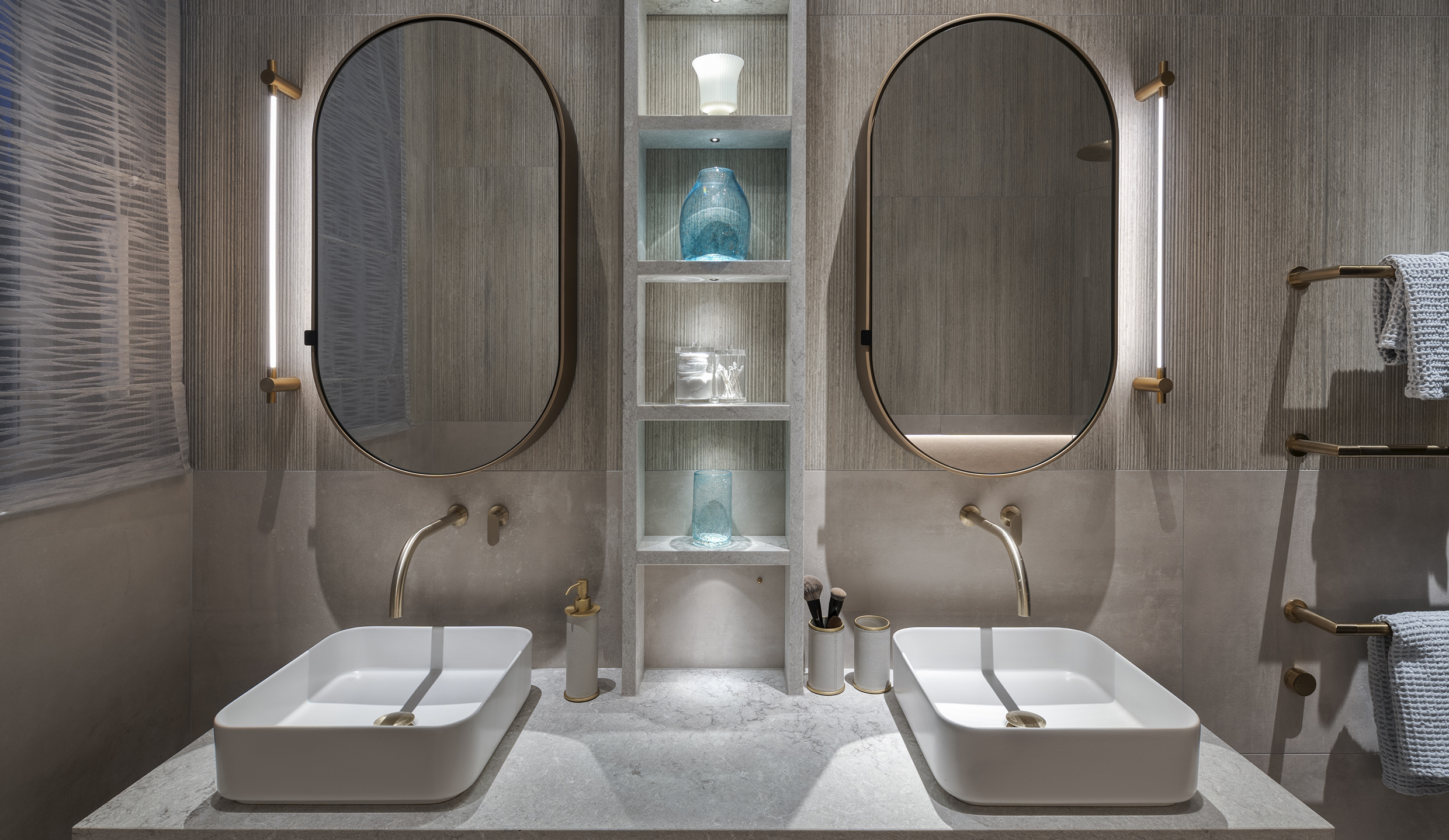 DOUBLE BASIN UNIT LIGHTING image
