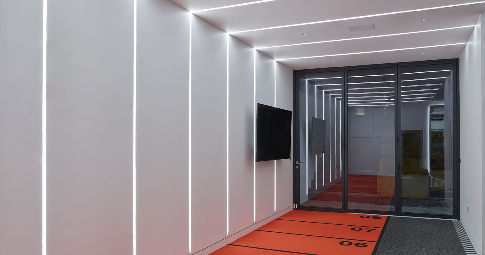 RUNNING TRACK LIGHTING image
