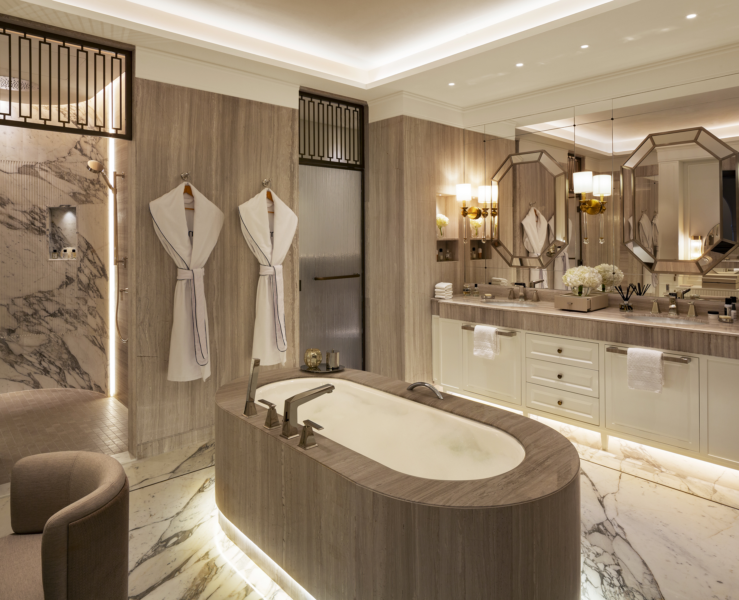 ROYAL SUITE BATHROOM image