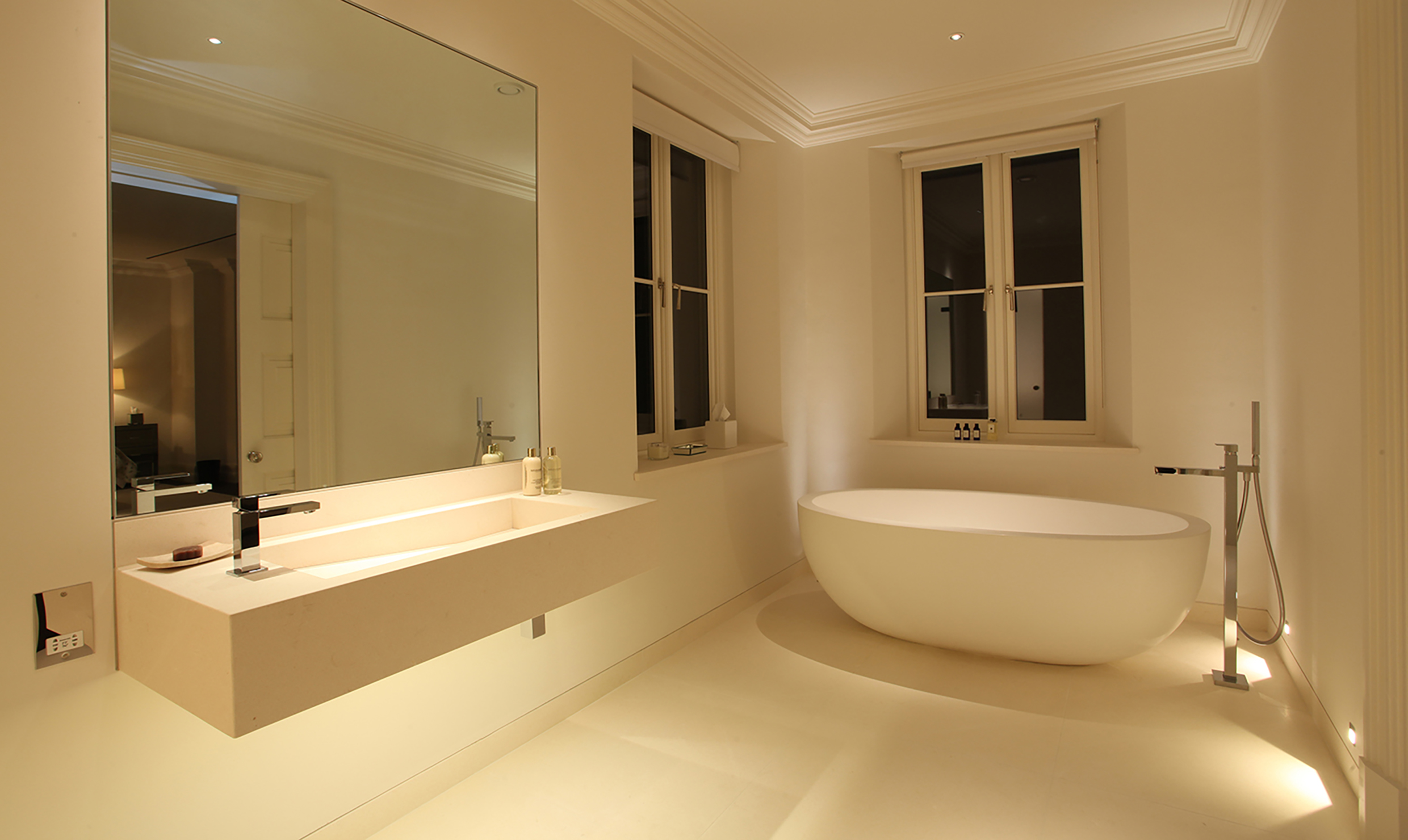 LIMESTONE BATHROOM image
