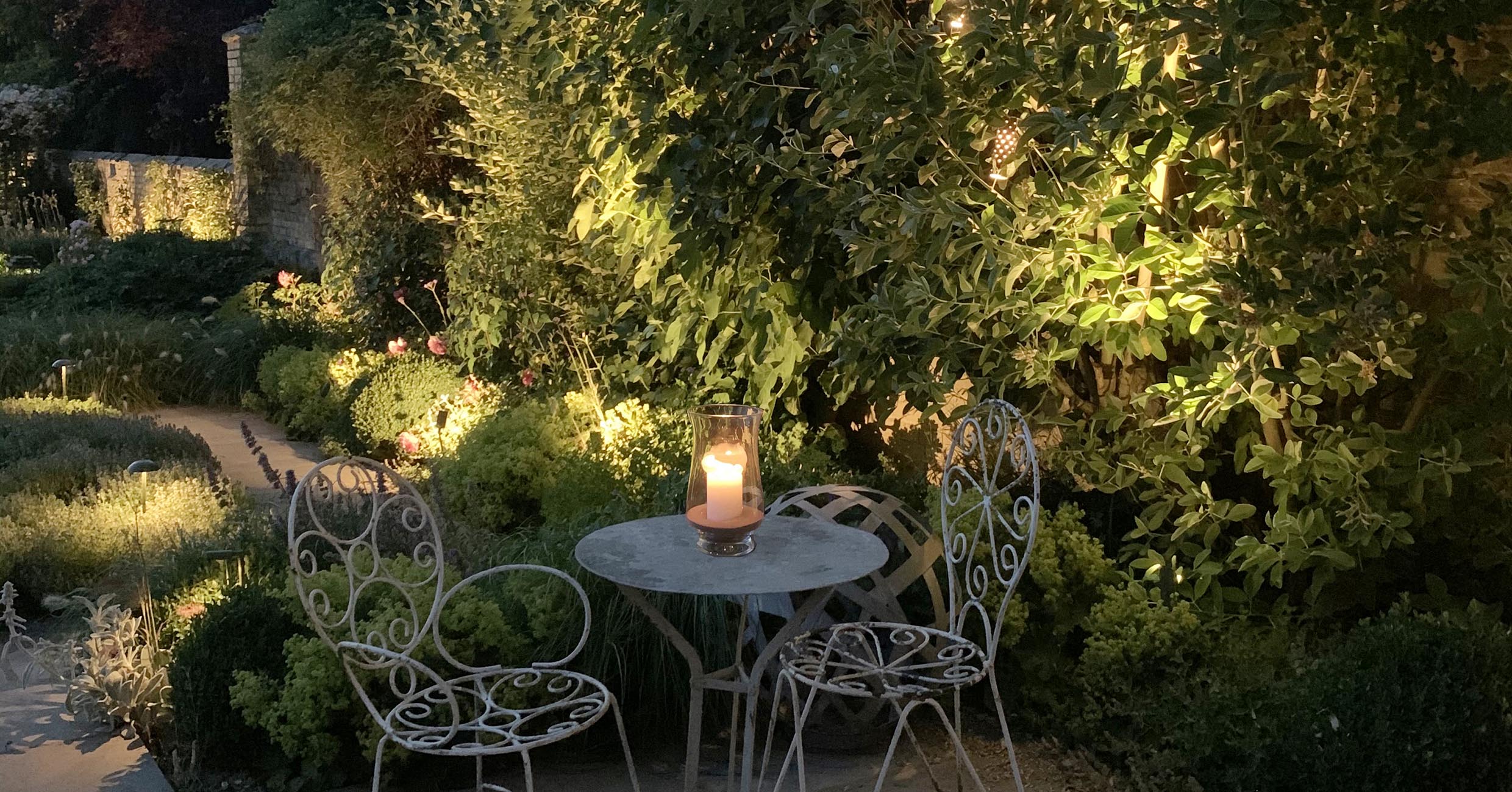 COUNTRY WALL GARDEN image