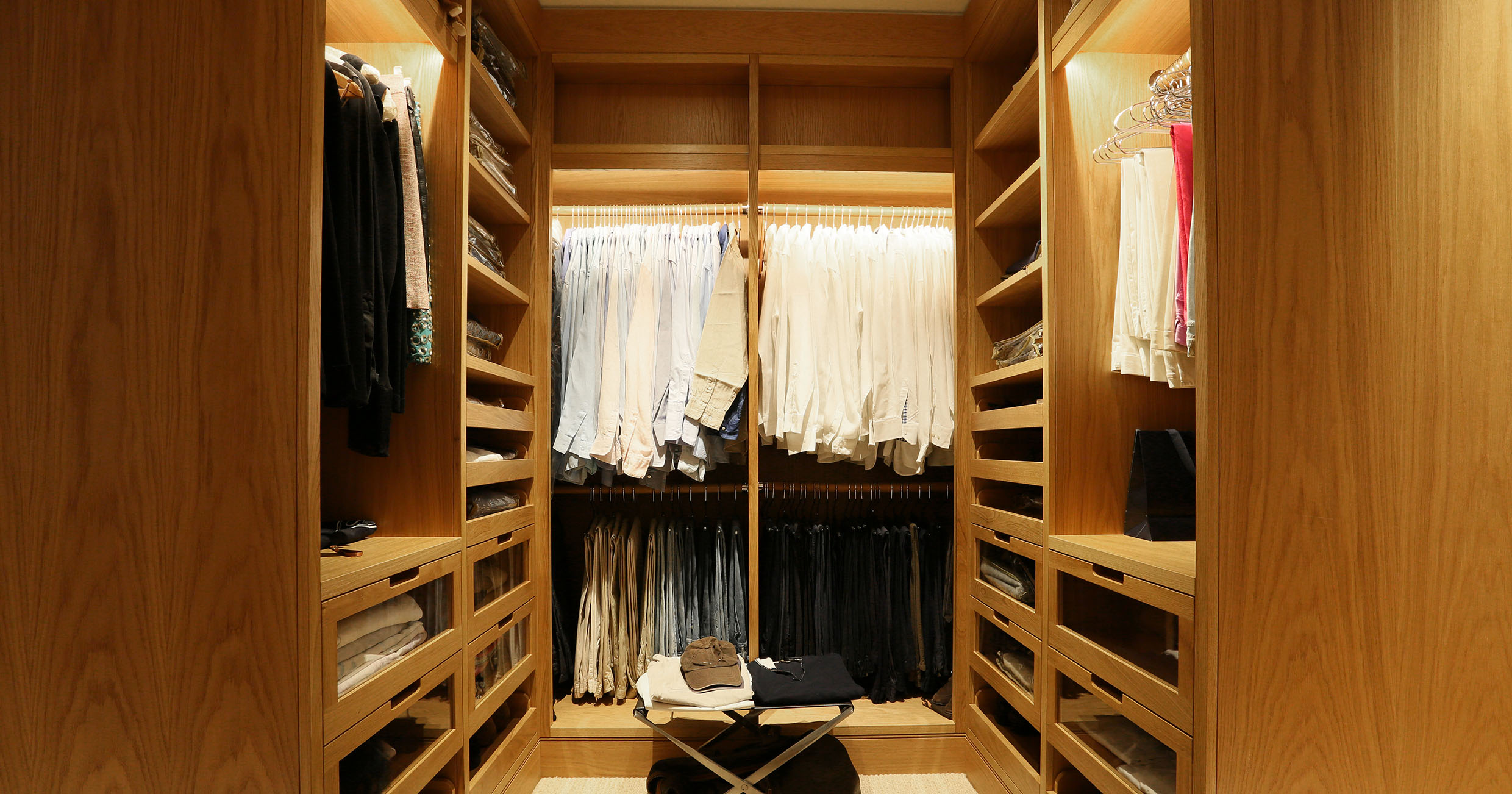 WALK-IN WARDROBE image