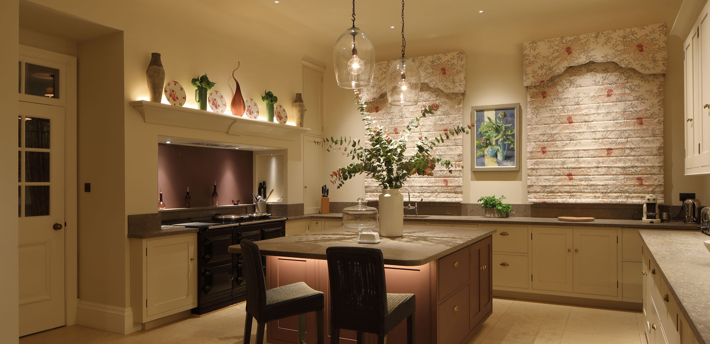 TRADITIONAL COUNTRY KITCHEN image