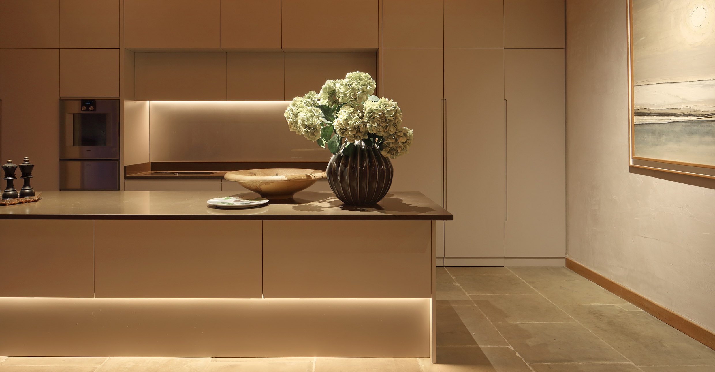 SLEEK KITCHEN LINES image