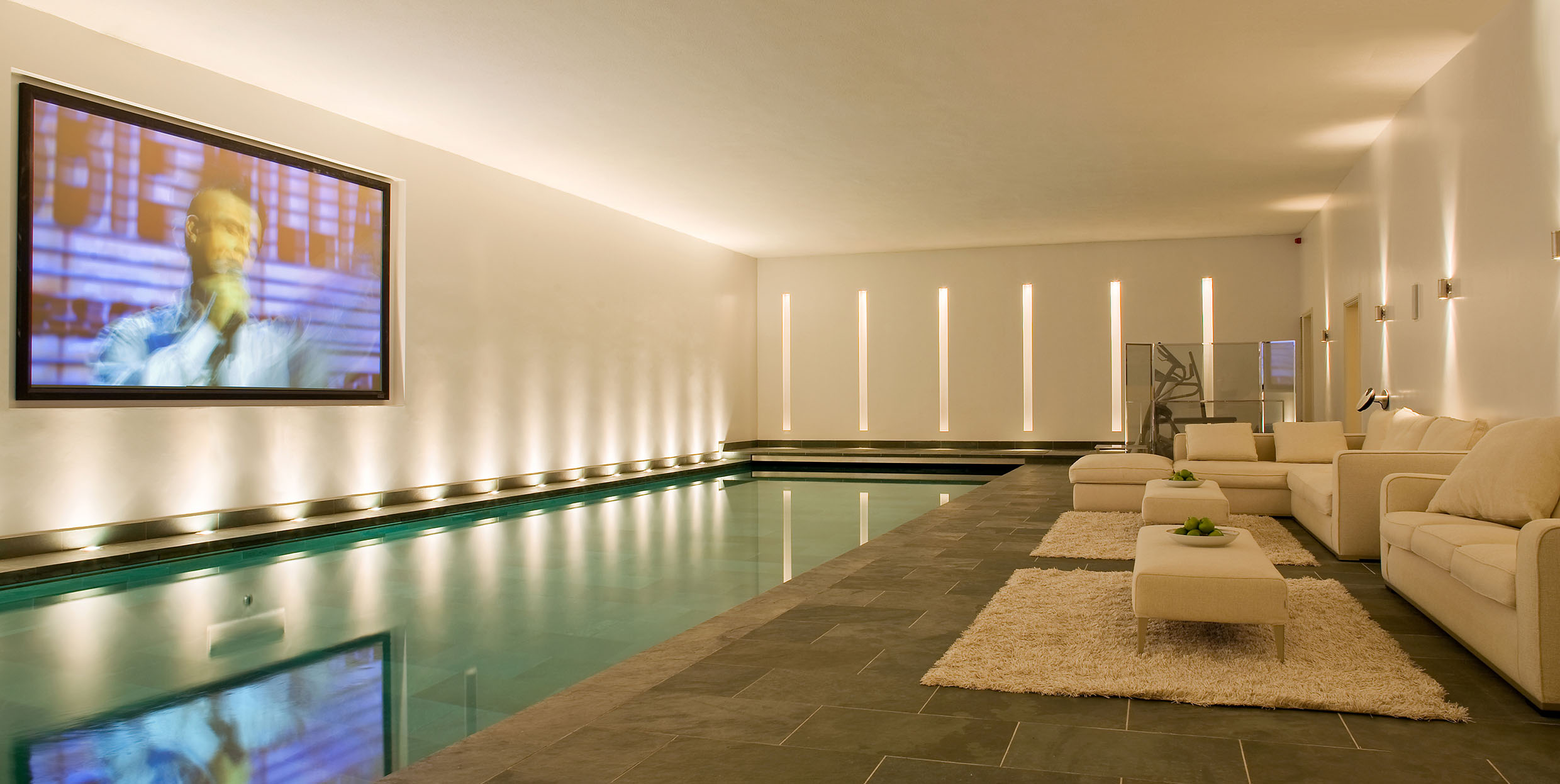 MULTI-FUNCTIONAL POOL ROOM image