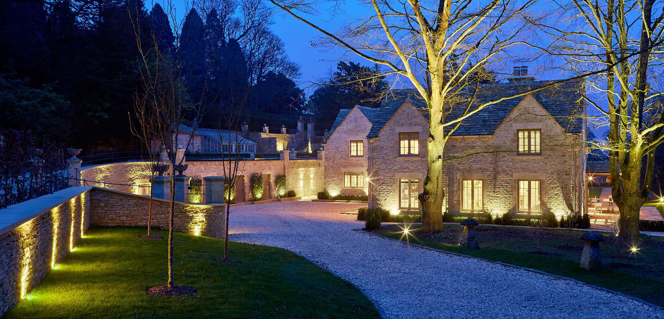 COUNTRY HOUSE DRIVEWAY AND GARDEN LIGHTING image